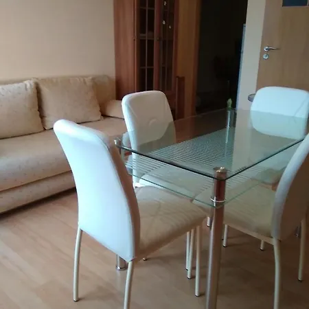 Nadima Alloggio in famiglia *